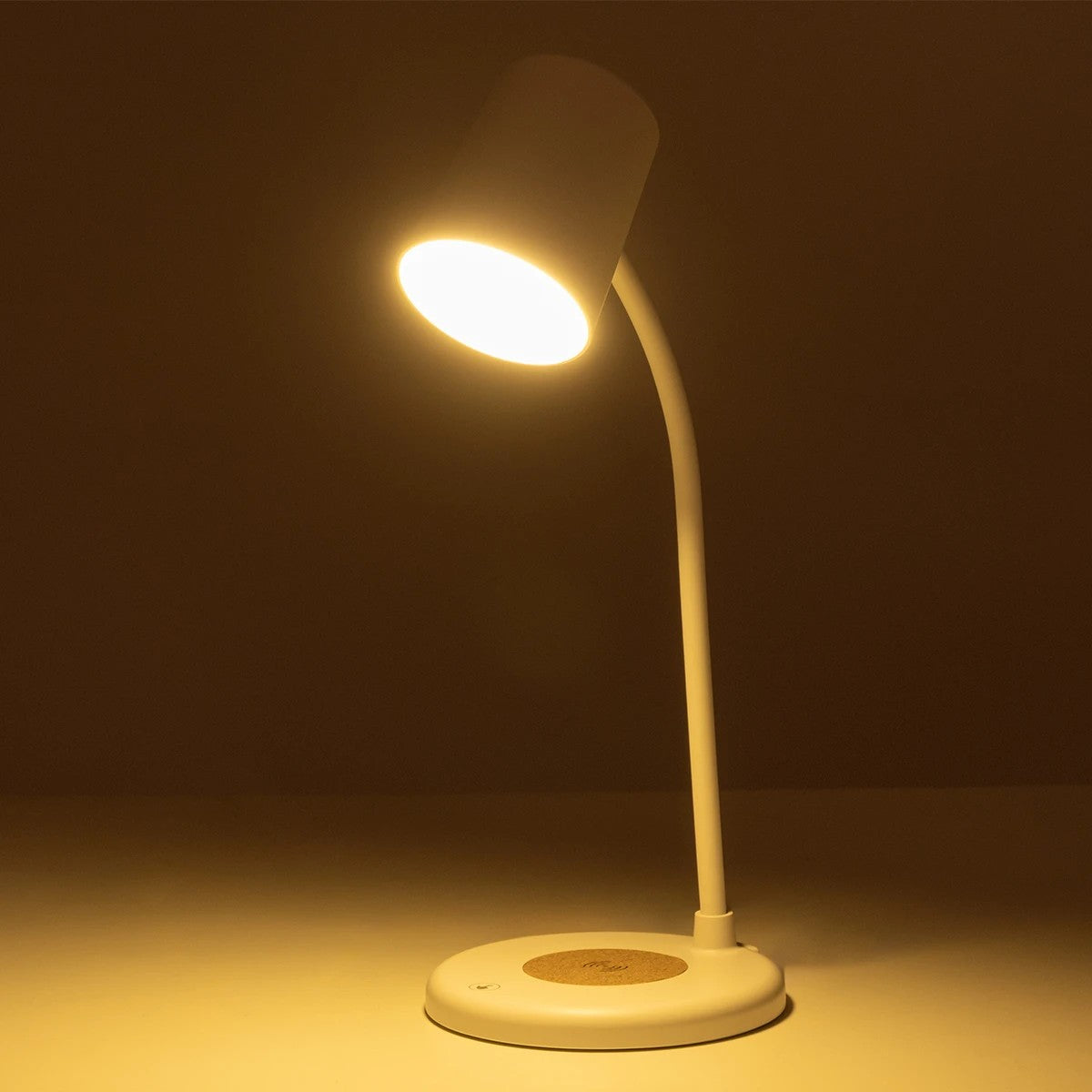 GLOBOSTAR® LUCORA 76555 Μοντέρνο Επιτραπέζιο Φωτιστικό Γραφείου με Ασύρματη Φόρτιση 10W 2A & 4W Bluetooth Ηχείο LED 3W 300lm 120° DC 5V με USB-C IP20 Ρυθμιζόμενο Λευκό CCT με Αφή 2700K/4500K/6000K Dimmable - Sanan SMD Chip - Λευκό - Μ12 x Π12 x Υ34cm -... - ledmania.gr