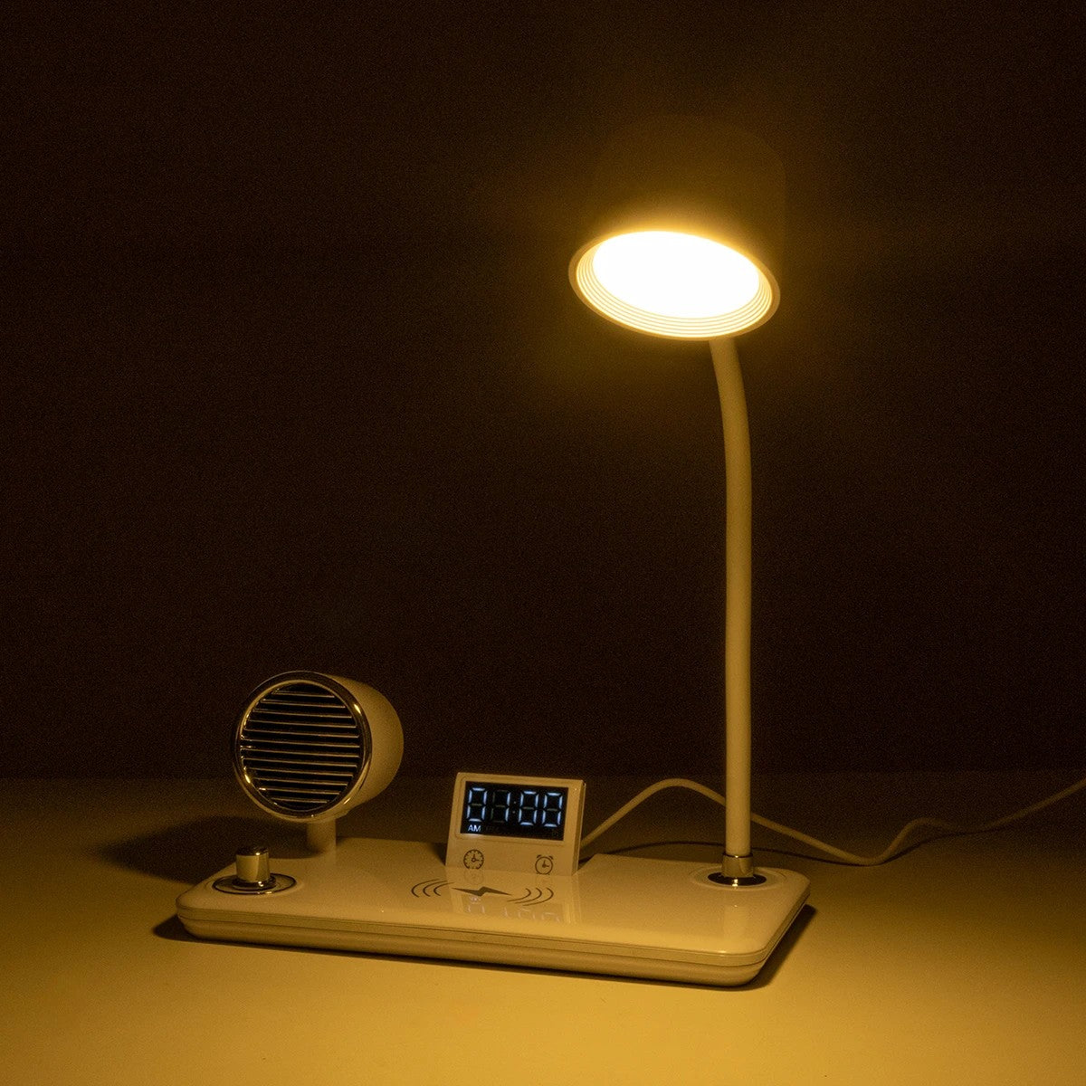 GLOBOSTAR® OLDY 76557 Μοντέρνο Επιτραπέζιο Φωτιστικό Γραφείου με Ασύρματη Φόρτιση 15W 3A, 5W Bluetooth Ηχείο & Ψηφιακό Ρολόι LED 3W 300lm 120° DC 5V με USB-C IP20 Ρυθμιζόμενο Λευκό CCT με Αφή 2700K/4500K/6000K Dimmable - Sanan SMD Chip - Λευκό - Μ13 x ... - ledmania.gr