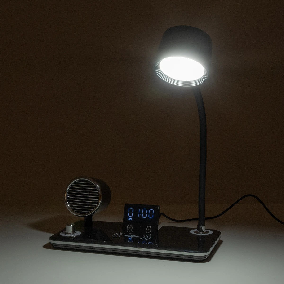 GLOBOSTAR® OLDY 76563 Μοντέρνο Επιτραπέζιο Φωτιστικό Γραφείου με Ασύρματη Φόρτιση 15W 3A, 5W Bluetooth Ηχείο & Ψηφιακό Ρολόι LED 3W 300lm 120° DC 5V με USB-C IP20 Ρυθμιζόμενο Λευκό CCT με Αφή 2700K/4500K/6000K Dimmable - Sanan SMD Chip - Μαύρο - Μ13 x ... - ledmania.gr