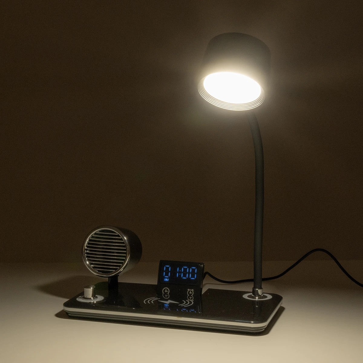 GLOBOSTAR® OLDY 76563 Μοντέρνο Επιτραπέζιο Φωτιστικό Γραφείου με Ασύρματη Φόρτιση 15W 3A, 5W Bluetooth Ηχείο & Ψηφιακό Ρολόι LED 3W 300lm 120° DC 5V με USB-C IP20 Ρυθμιζόμενο Λευκό CCT με Αφή 2700K/4500K/6000K Dimmable - Sanan SMD Chip - Μαύρο - Μ13 x ... - ledmania.gr