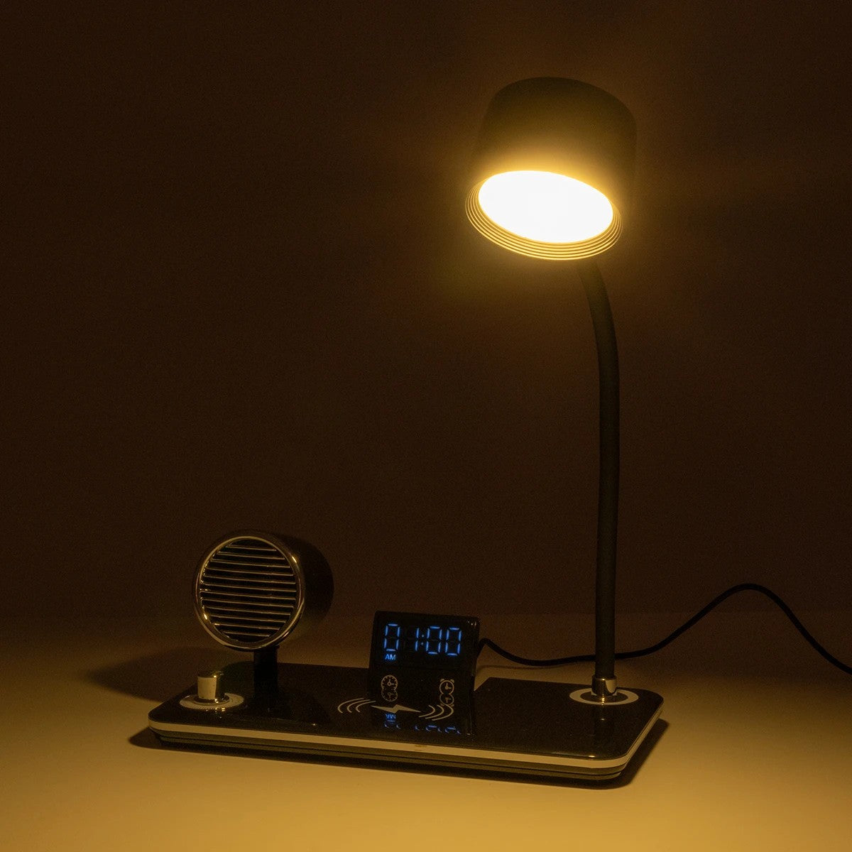 GLOBOSTAR® OLDY 76563 Μοντέρνο Επιτραπέζιο Φωτιστικό Γραφείου με Ασύρματη Φόρτιση 15W 3A, 5W Bluetooth Ηχείο & Ψηφιακό Ρολόι LED 3W 300lm 120° DC 5V με USB-C IP20 Ρυθμιζόμενο Λευκό CCT με Αφή 2700K/4500K/6000K Dimmable - Sanan SMD Chip - Μαύρο - Μ13 x ... - ledmania.gr