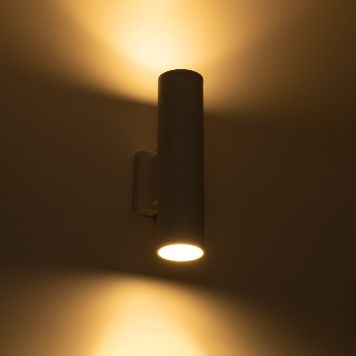 GLOBOSTAR® WALLY 77871 Μοντέρνο Φωτιστικό Τοίχου - Απλίκα με Ντουί 2 x GU10 AC 220-240V Αδιάβροχο IP65 - Λευκό Ματ - Μ6.4 x Π11 x Υ25cm - ledmania.gr