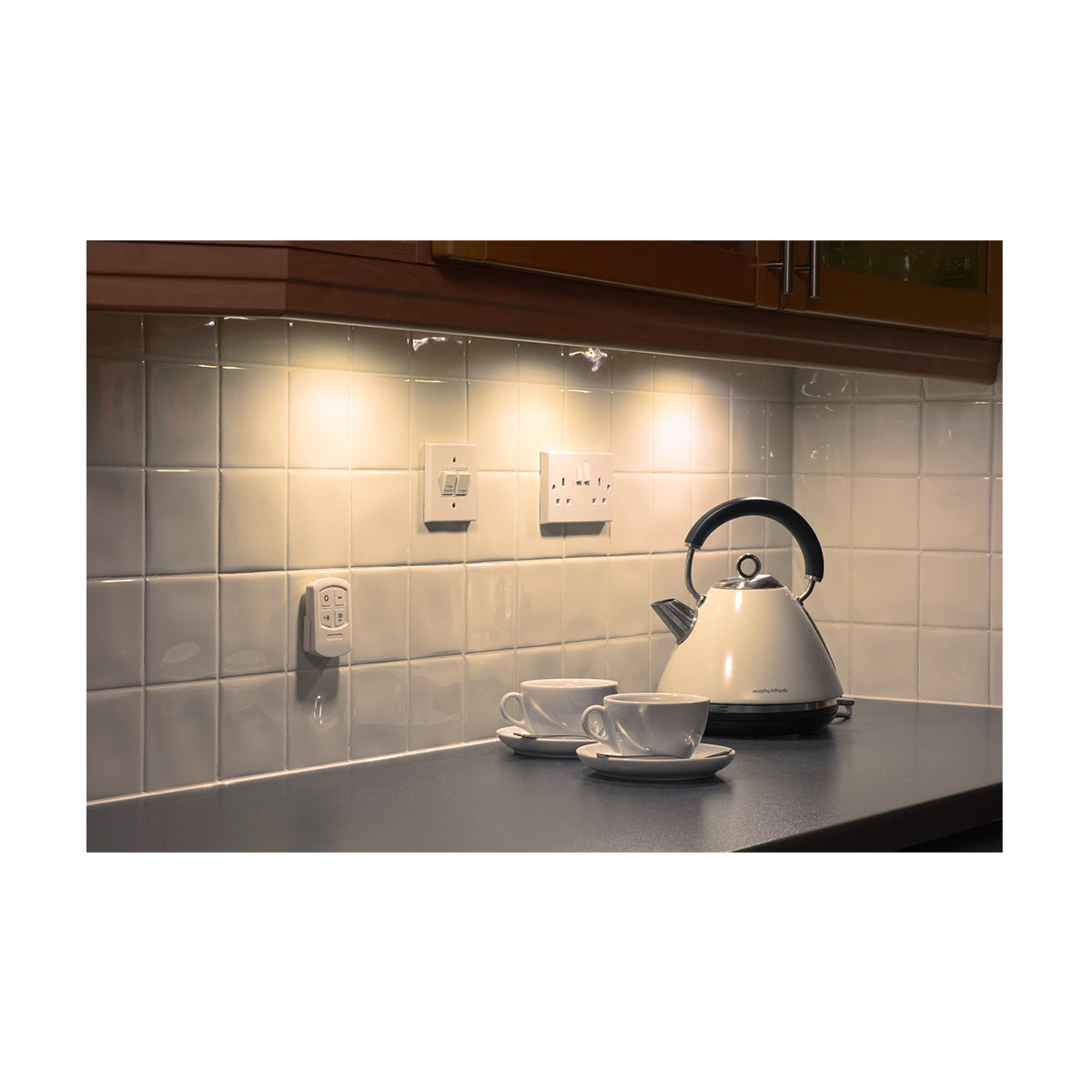 GLOBOSTAR® NEONSIGN 78575 Διακοσμητικό Φωτιστικό Τοίχου Νυκτός με RF Ασύρματο Χειριστήριο LED 2W 180lm 120° DC 3.6V με 3xAA Μπαταρίες IP20 Θερμό Λευκό 2700K Dimmable - Μ9 x Π2.3 x Υ9cm - Πακέτο 3 Τεμαχίων - 2 Χρόνια Εγγύηση - ledmania.gr
