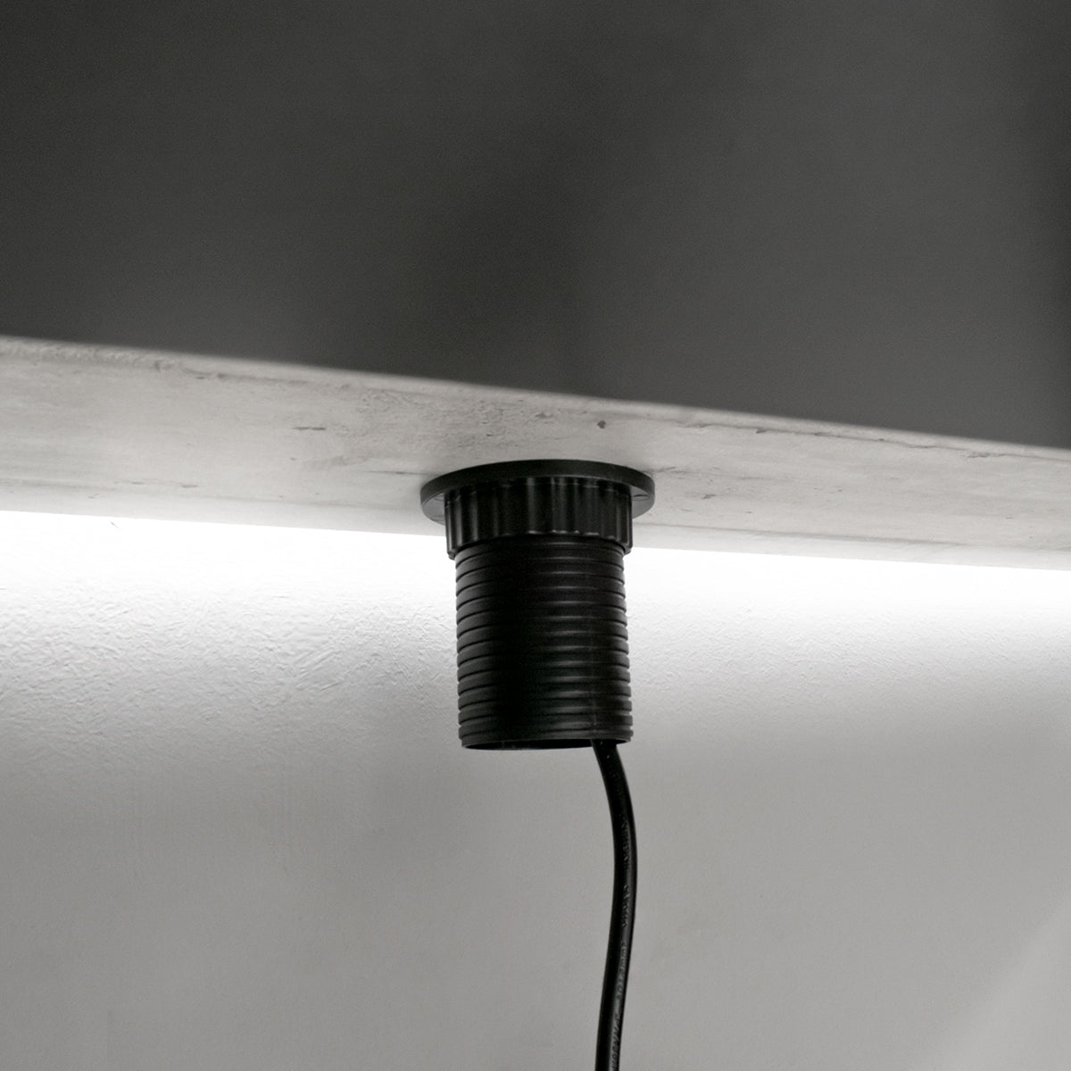 GLOBOSTAR® POWERFOLD 79630 Χωνευτό Πτυσσόμενο Πολύπριζο 5 Θέσεων με 2 x Πρίζες DC 5V USB 3.0 & 3 x EU Schuko Πρίζες Ασφαλείας Childproof AC 220-240V 3000W/13A Max Load με Διακόπτη On/Off IP20 - Μαύρο & Γκρι - Μ8 x Π8 x Υ33cm - ledmania.gr