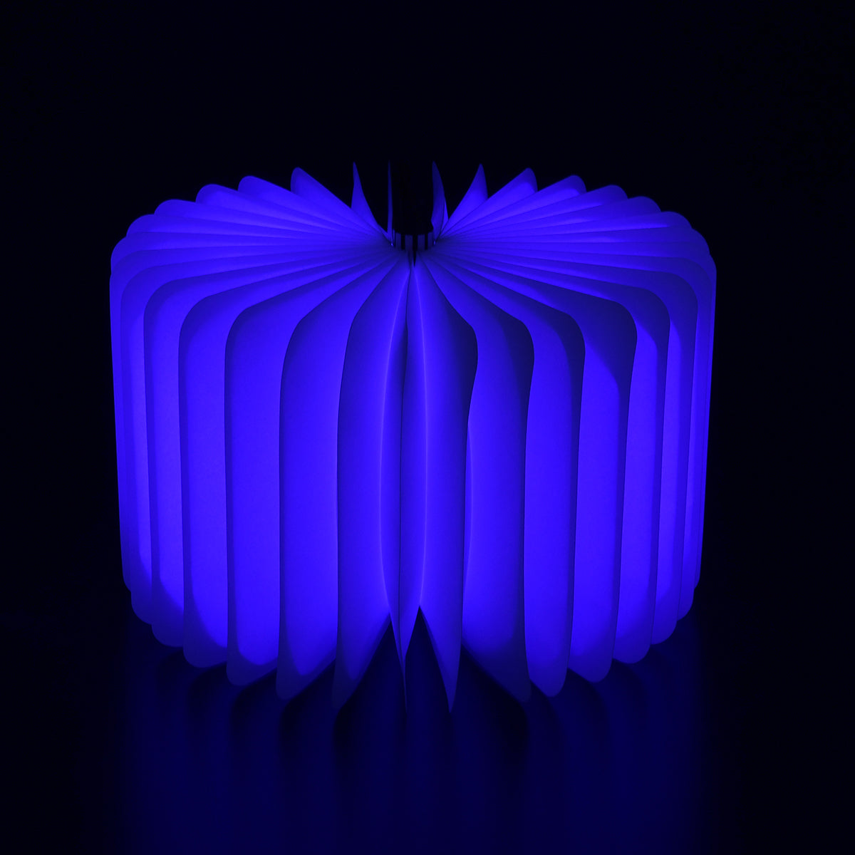 GLOBOSTAR® BOOKDECO 79636 Μοντέρνο Επιτραπέζιο Φωτιστικό Πορτατίφ LED 4W 250lm 180° DC 5V με USB 2.0 & Επαναφορτιζόμενη Μπαταρία Li-ion 3.2V 1000mAh IP20 Πολύχρωμο RGB - Μπεζ - Μ21.5 x Π16.5 x Υ2.2cm - 2 Χρόνια Εγγύηση - ledmania.gr