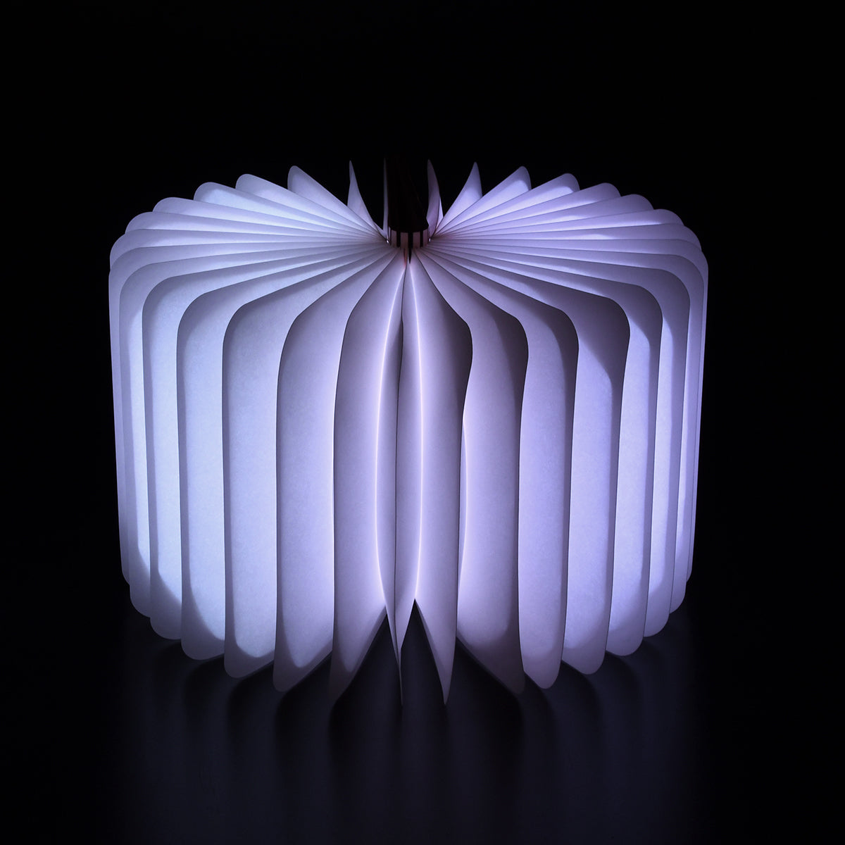 GLOBOSTAR® BOOKDECO 79636 Μοντέρνο Επιτραπέζιο Φωτιστικό Πορτατίφ LED 4W 250lm 180° DC 5V με USB 2.0 & Επαναφορτιζόμενη Μπαταρία Li-ion 3.2V 1000mAh IP20 Πολύχρωμο RGB - Μπεζ - Μ21.5 x Π16.5 x Υ2.2cm - 2 Χρόνια Εγγύηση - ledmania.gr