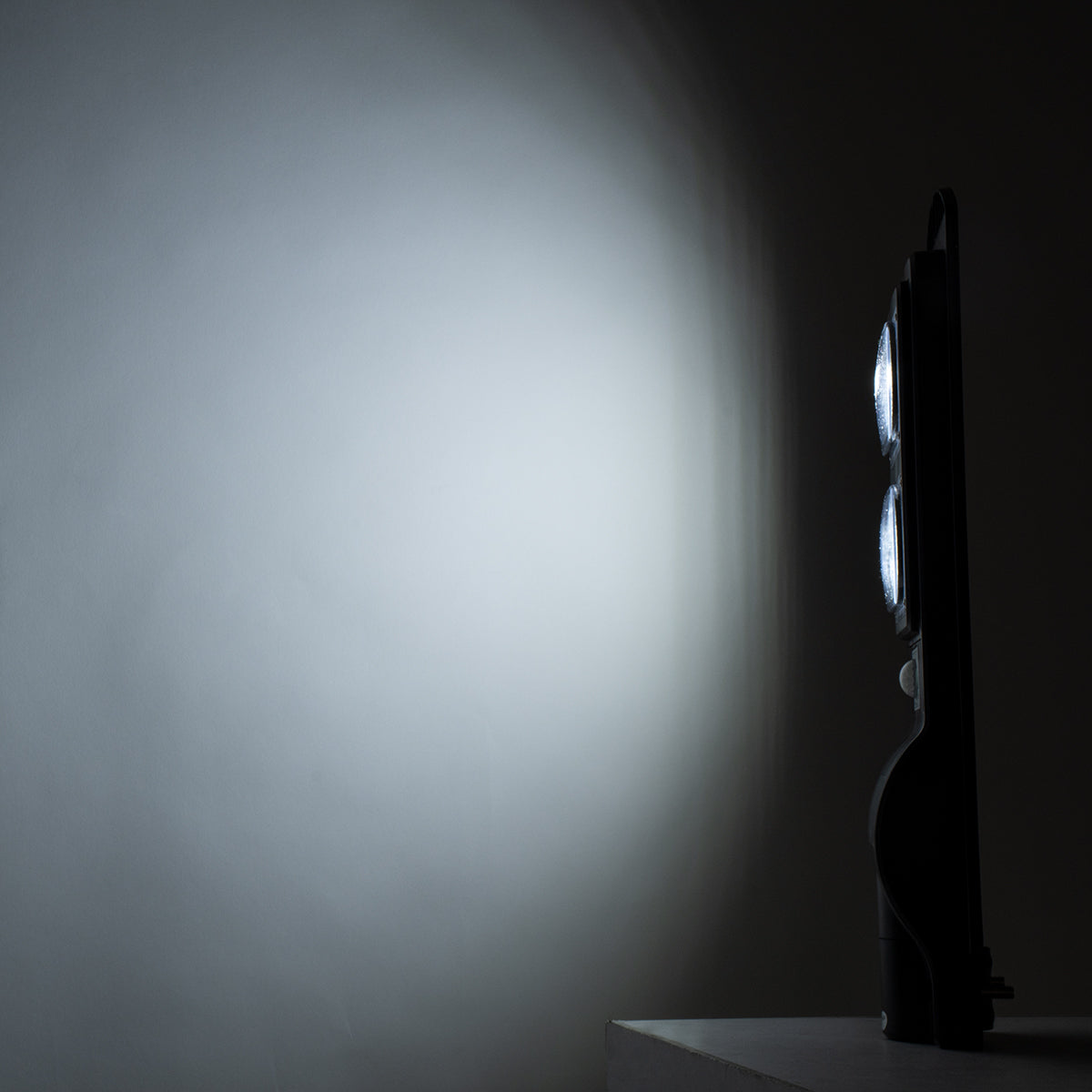 GLOBOSTAR® STREETB 85342 Φωτιστικό Δρόμου LED 60W 3000lm 120° DC 5V με Ενσωματωμένο Φωτοβολταϊκό Panel 6V 9W & Επαναφορτιζόμενη Μπαταρία Li-ion 3.2V 9000mAh με Αισθητήρα Κίνησης-Ημέρας-Νύχτας Αδιάβροχο IP65 Ψυχρό Λευκό 6000K - Μαύρο - Μ22 x Π50 x Υ6cm ... - ledmania.gr