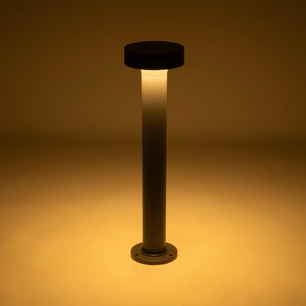 GLOBOSTAR® KIPASIO 90540 Φωτιστικό Κολωνάκι Κήπου LED 15W 1500lm 60° AC 220-240V Αδιάβροχο IP65 Θερμό Λευκό 2700K - Γκρι Ανθρακί - Μ15 x Π15 x Υ58cm - 3 Χρόνια Εγγύηση - ledmania.gr