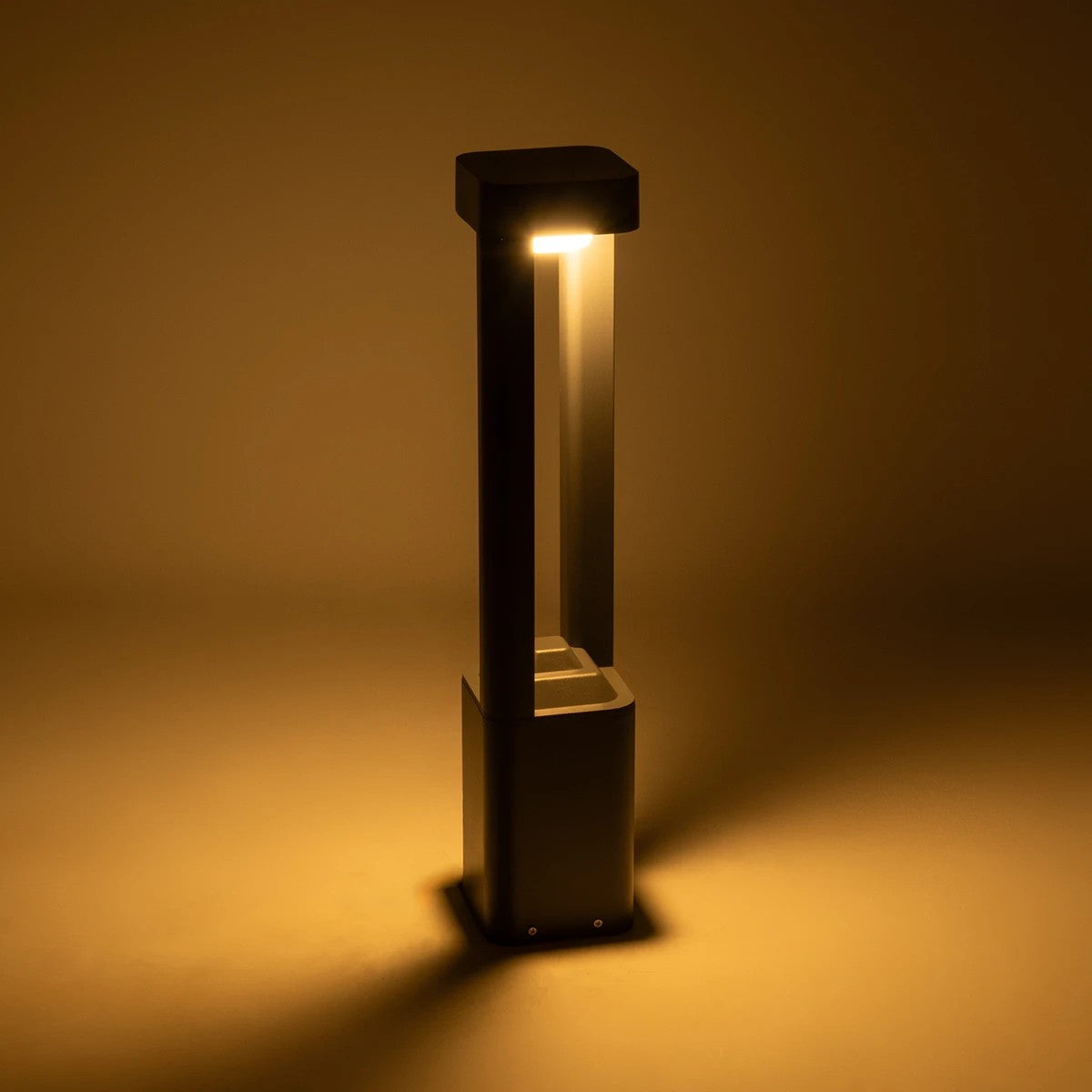 GLOBOSTAR® ΜΟΝΕΒΟΟ 90543 Φωτιστικό Κολωνάκι Κήπου LED 15W 1500lm 60° AC 220-240V Αδιάβροχο IP65 Θερμό Λευκό 2700K - Γκρι Ανθρακί - Μ12 x Π12 x Υ60.5cm - 3 Χρόνια Εγγύηση - ledmania.gr