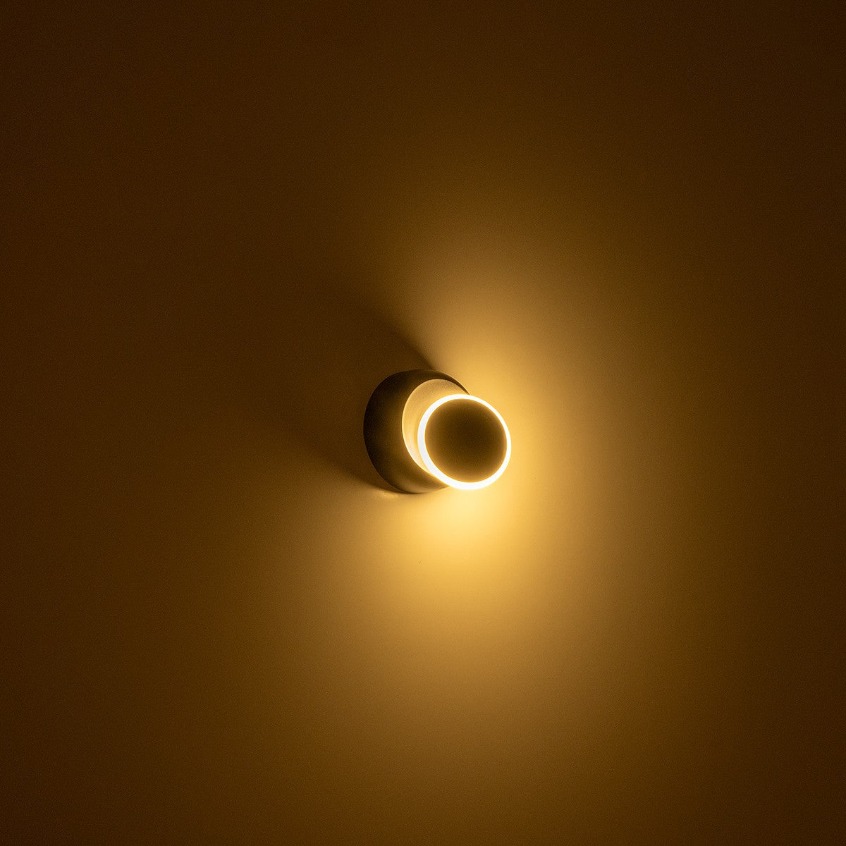 GLOBOSTAR® TSUKI 60675 Μοντέρνο Φωτιστικό Τοίχου - Απλίκα LED 5W 625lm 180° AC 220-240V Αδιάβροχο IP65 Θερμό Λευκό 2700K - Bridgelux COB Chip & TÜV SÜD Driver - Μαύρο Ματ - Μ14 x Π8.5 x Υ14cm - 5 Χρόνια Εγγύηση - ledmania.gr