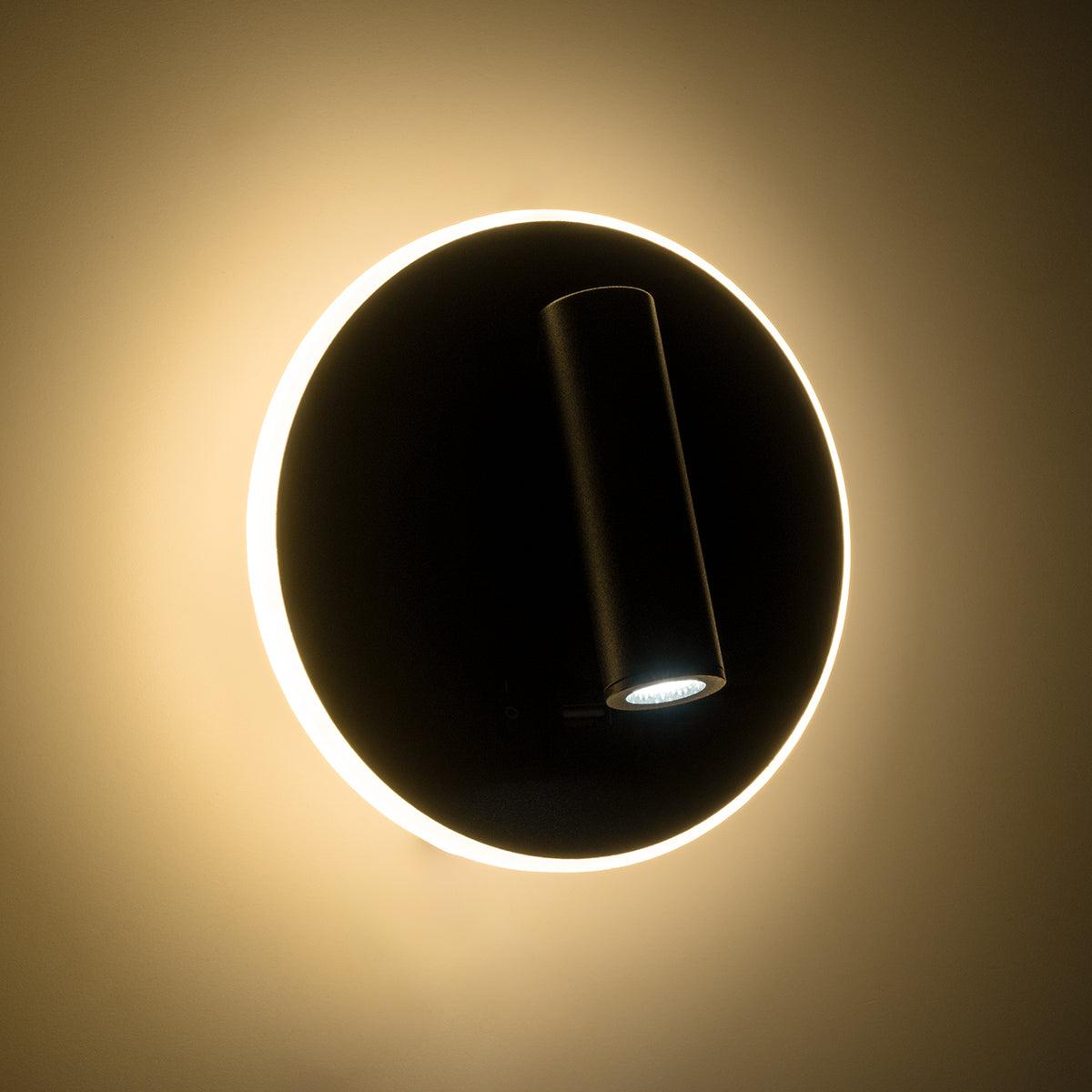 GLOBOSTAR® LADY-R 60938 Μοντέρνο Φωτιστικό Τοίχου - Απλίκα Ξενοδοχείου Reading Light με Φορτιστή USB 3A LED 6W 600lm 36° & 360° AC 220-240V IP20 Φυσικό Λευκό 4500K - Bridgelux COB Chip & TÜV SÜD Driver - Μαύρο Ματ - Μ15 x Π15 x Υ7cm - 3 Χρόνια Εγγύηση