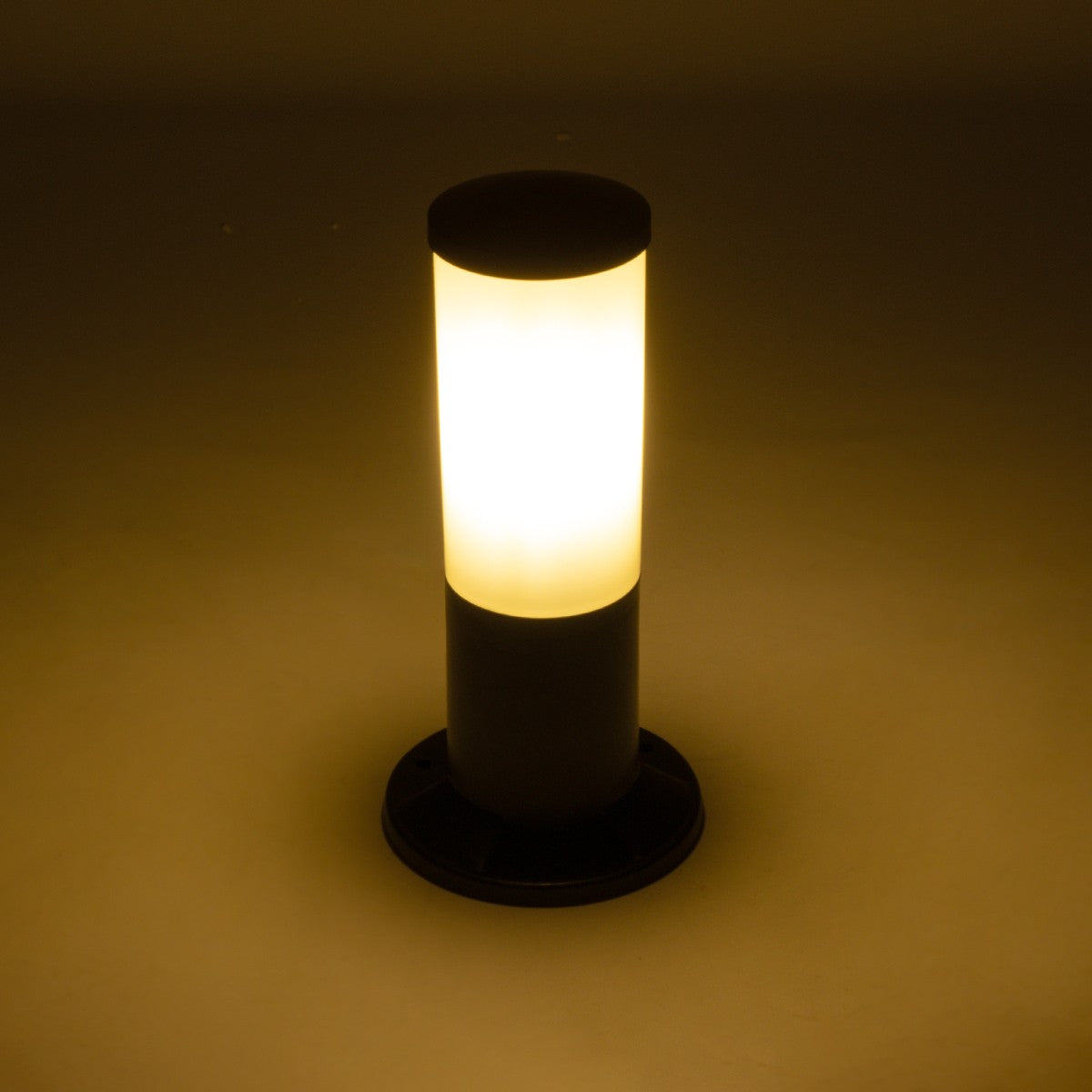 GloboStar® GARDENIO 203-0249 Μοντέρνο Επιδαπέδιο Φωτιστικό Κολωνάκι Κήπου Μονόφωτο 1 x E27 IP44 Μαύρο Πλαστικό - Μ15 x Π15 x Υ31cm - ledmania.gr