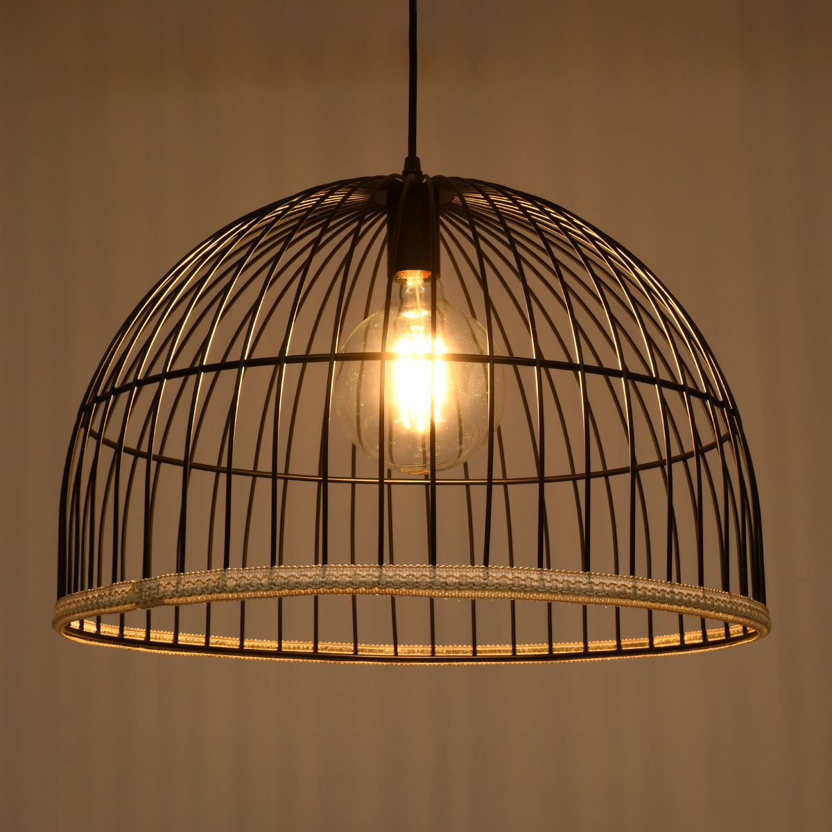 GloboStar® NEVIS 00681 Μοντέρνο Κρεμαστό Φωτιστικό Οροφής Μονόφωτο 1 x E27 Μαύρο Μεταλλικό Καμπάνα Πλέγμα Φ49 x Υ34.5cm - ledmania.gr
