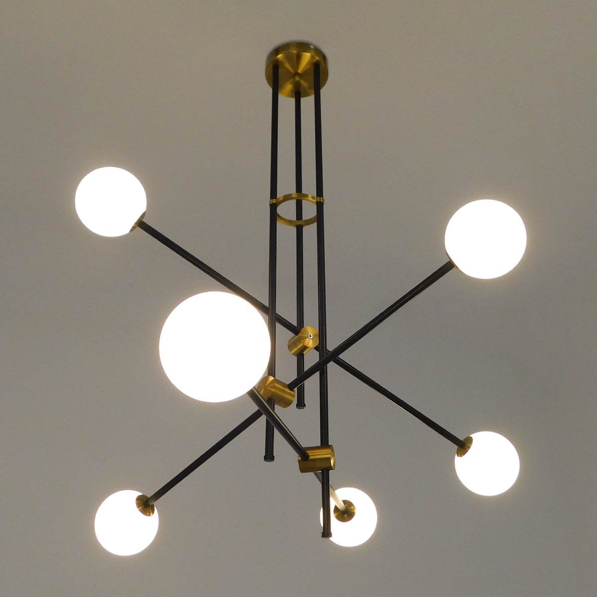 GloboStar® VELVET 00994 Μοντέρνο Industrial Φωτιστικό Οροφής Πολύφωτο Μαύρο Χρυσό Μεταλλικό Φ80 x Y85cm - ledmania.gr