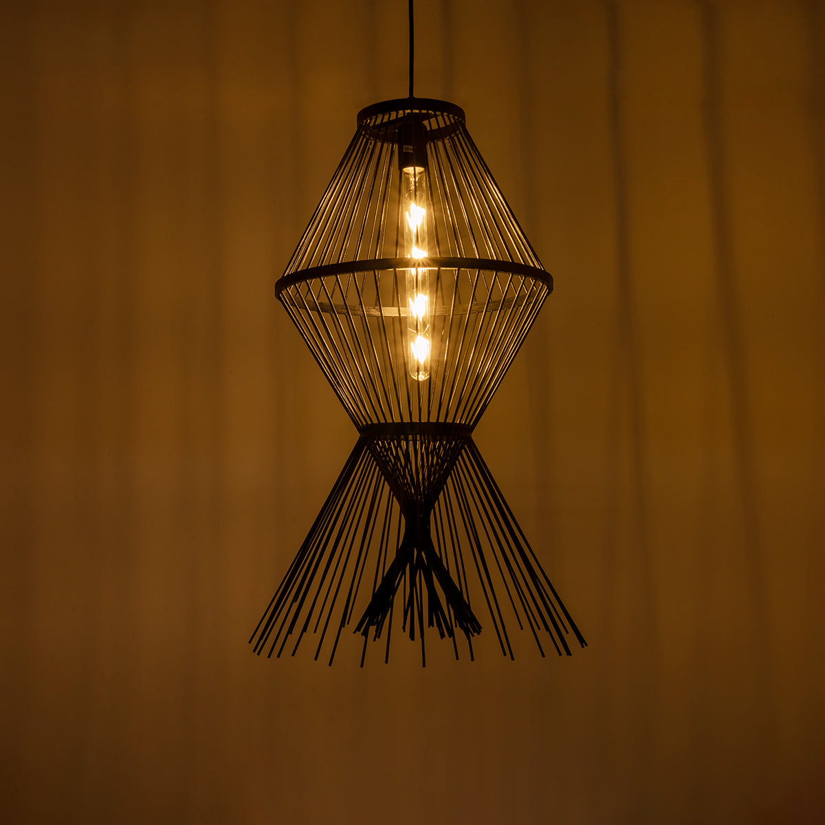 GloboStar® YOSHI 01929 Boho Κρεμαστό Φωτιστικό Οροφής Μονόφωτο 1 x E27 AC220-240V IP20 - Φ35 x Υ60cm - Μαύρο Ξύλινο Πλέγμα - 5 Χρόνια Εγγύηση - ledmania.gr