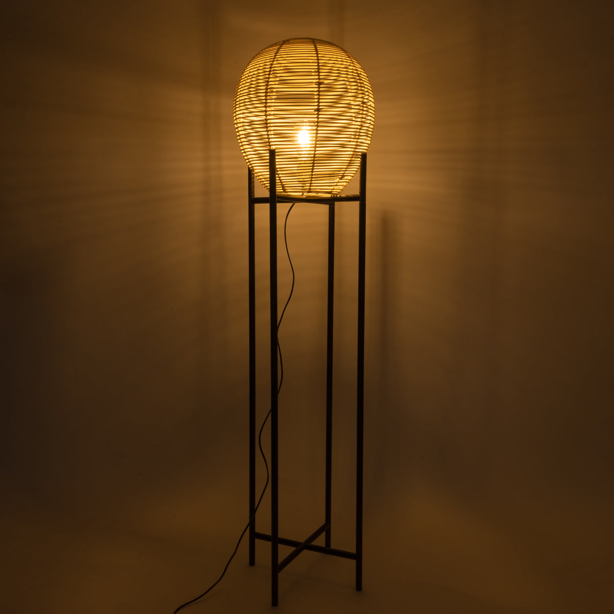 GloboStar® NERINA 02016 Boho Επιδαπέδιο Φωτιστικό Μονόφωτο 1 x E27 AC220-240V IP20 - Φ40 x Υ160cm - Μαύρο Μεταλλικό με Μπεζ Ρατάν Καπέλο Πλέγμα - 5 Χρόνια Εγγύηση - ledmania.gr