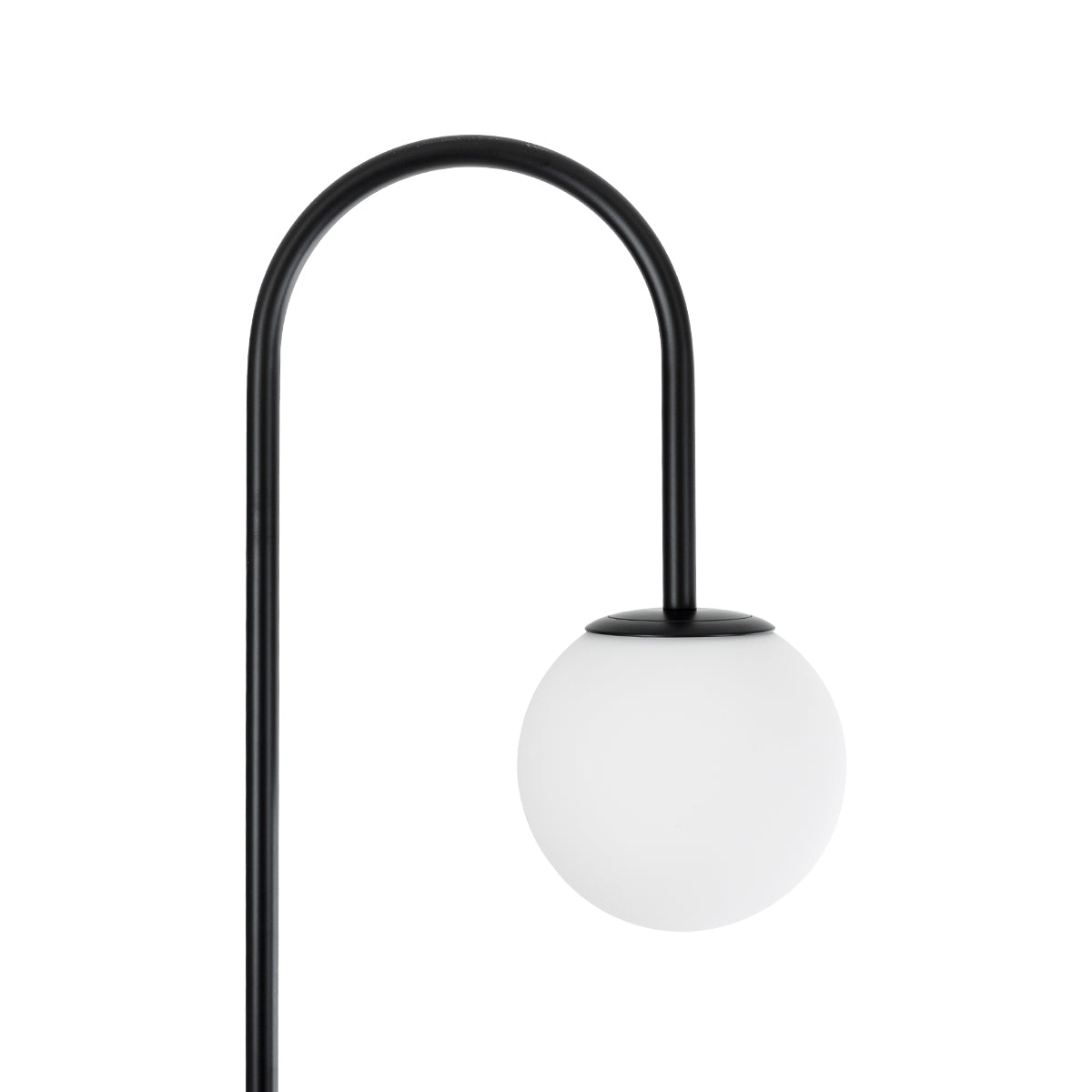 GloboStar® CORDELIA 02026 Μοντέρνο Επιδαπέδιο Φωτιστικό Τραπεζάκι Μονόφωτο 1 x E27 AC220-240V IP20 - Μ30 x Π38 x Υ180cm - Μαύρο με Λευκό Μεταλλικό & Γυάλινη Γαλακτερή Μπάλα - 5 Χρόνια Εγγύηση - ledmania.gr