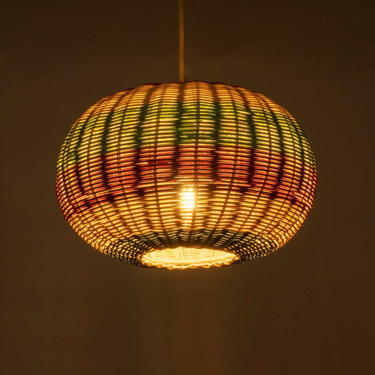 GloboStar® CABALLEROS 02055 Boho Κρεμαστό Φωτιστικό Μονόφωτο 1 x E27 AC220-240V IP20 - Φ40 x Υ25cm - Πράσινο με Κίτρινο και Μπλε με Κόκκινο Ξύλινο Μπαμπού Πλέγμα - 5 Χρόνια Εγγύηση - ledmania.gr