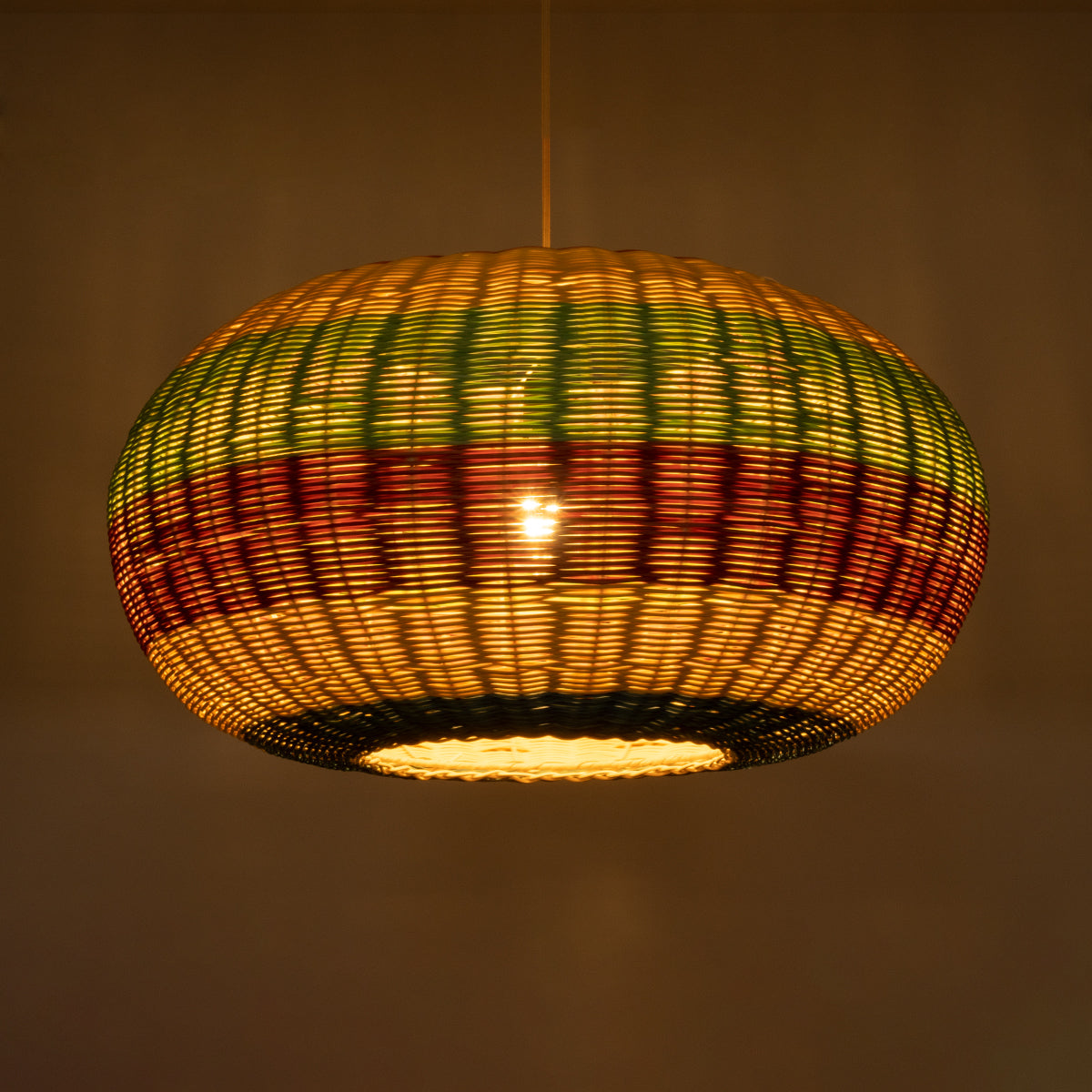 GloboStar® CABALLEROS 02056 Boho Κρεμαστό Φωτιστικό Μονόφωτο 1 x E27 AC220-240V IP20 - Φ70 x Υ36cm - Πράσινο με Κίτρινο και Μπλε με Κόκκινο Ξύλινο Μπαμπού Πλέγμα - 5 Χρόνια Εγγύηση - ledmania.gr