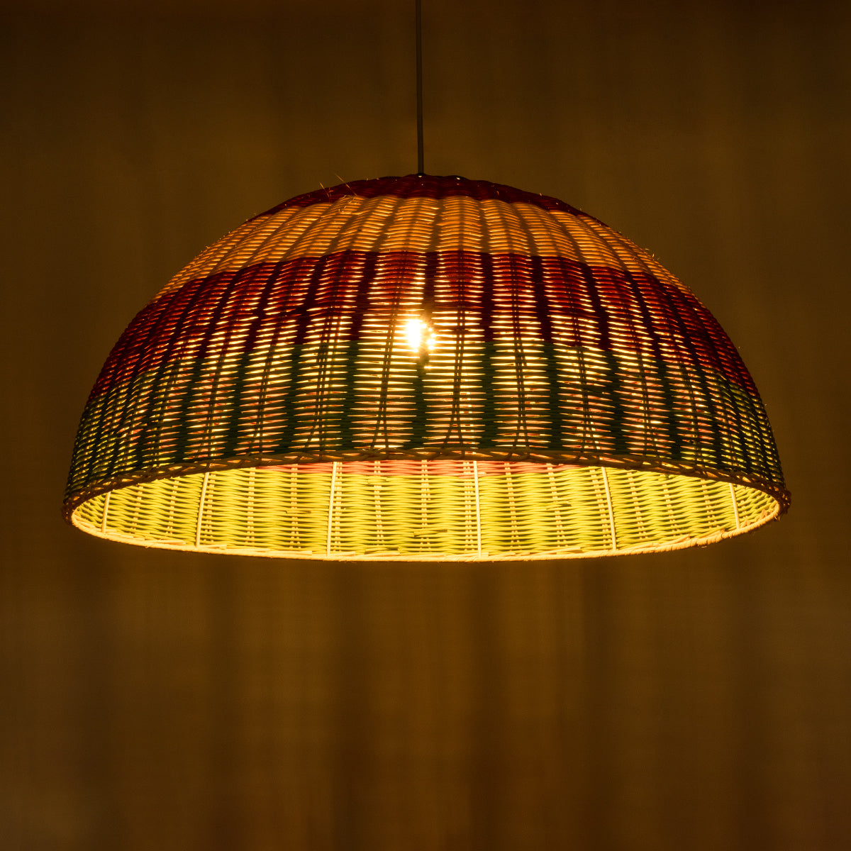 GloboStar® CABALLEROS 02061 Boho Κρεμαστό Φωτιστικό Οροφής Μονόφωτο 1 x E27 AC220-240V IP20 - Φ70 x Υ34cm - Πράσινο με Κίτρινο και Κόκκινο Ξύλινο Μπαμπού Πλέγμα Καμπάνα - 5 Χρόνια Εγγύηση - ledmania.gr