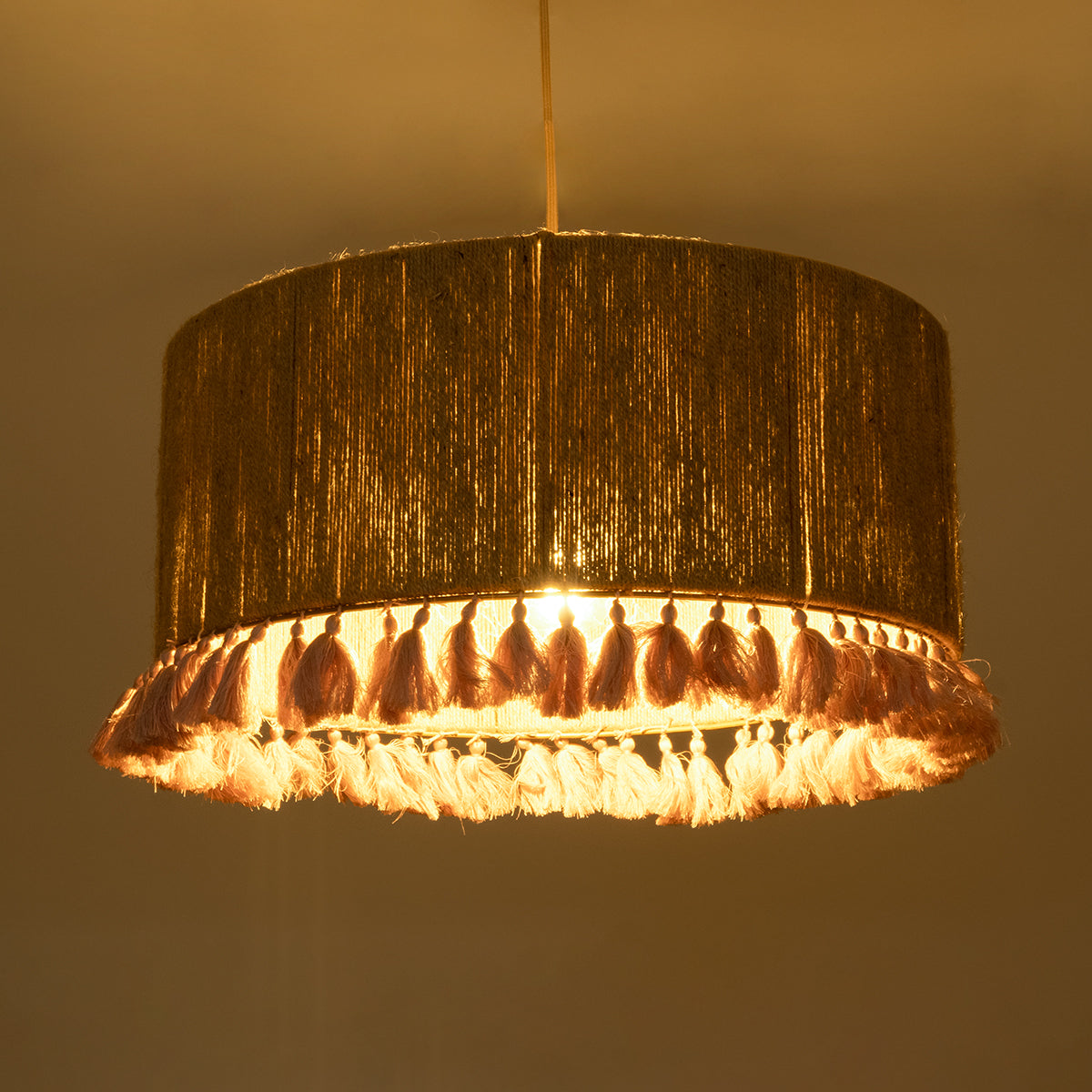 GloboStar® PUERTORICO 02096 Boho Κρεμαστό Φωτιστικό Οροφής Μονόφωτο 1 x E27 AC220-240V IP20 - Φ50 x Υ27cm - Μπεζ με Ροζ Λεπτό Νήμα Πλέγμα Βαμβακερό Καπέλο - 5 Χρόνια Εγγύηση - ledmania.gr