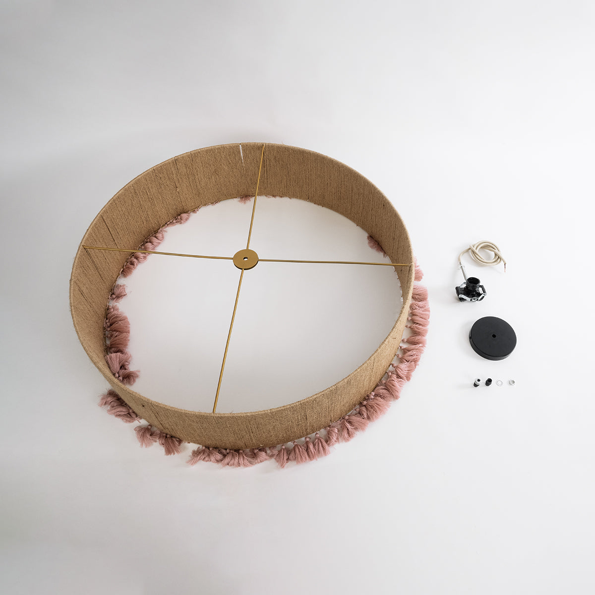 GloboStar® PUERTORICO 02097 Boho Κρεμαστό Φωτιστικό Οροφής Τρίφωτο 3 x E27 AC220-240V IP20 - Φ80 x Υ27cm - Μπεζ με Ροζ Λεπτό Νήμα Πλέγμα Βαμβακερό Καπέλο - 5 Χρόνια Εγγύηση - ledmania.gr