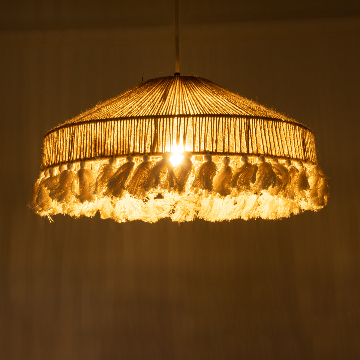 GloboStar® MAZU 02098 Boho Κρεμαστό Φωτιστικό Οροφής Μονόφωτο 1 x E27 AC220-240V IP20 - Φ50 x Υ25cm - Μπεζ με Λευκό Λεπτό Νήμα Πλέγμα Βαμβακερό Καπέλο - 5 Χρόνια Εγγύηση - ledmania.gr
