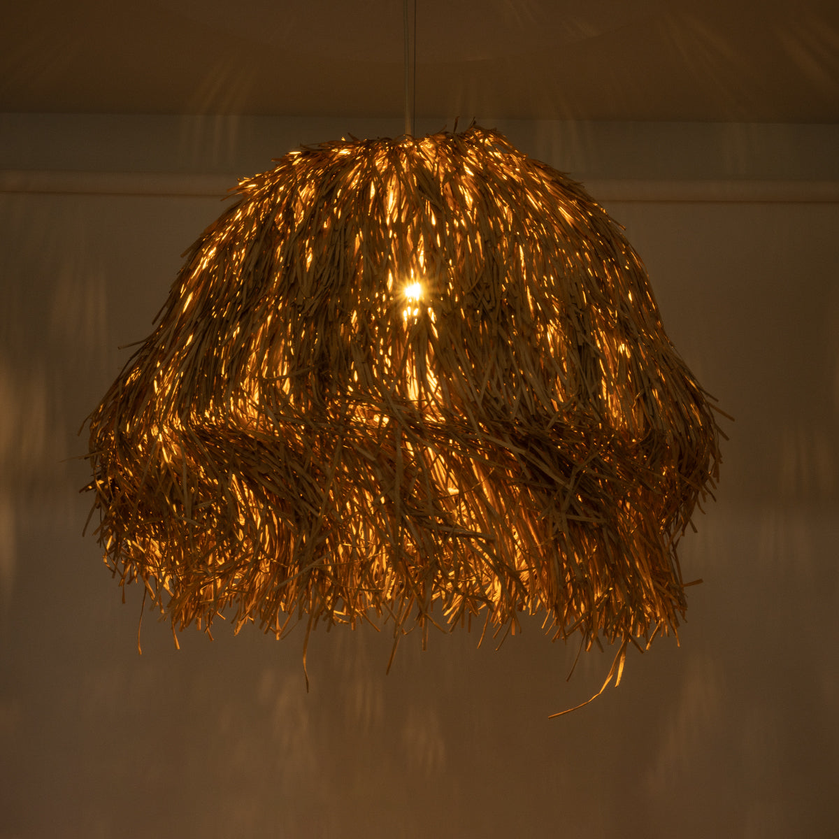 GloboStar® GUADELOUPE 02158 Boho Κρεμαστό Φωτιστικό Μονόφωτο 1 x E27 AC220-240V IP20 - Φ80 x Υ60cm - Καφέ Φυσική Ράφια Νήμα Πλέγμα Καμπάνα - 5 Χρόνια Εγγύηση - ledmania.gr