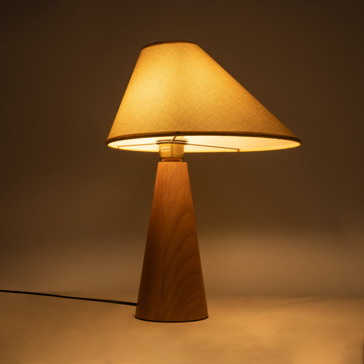 GloboStar® KAUAI 02229 Μοντέρνο Επιτραπέζιο Φωτιστικό Μονόφωτο 1 x E27 AC220-240V IP20 - Μ34 x Π30 x Υ48cm - Μπεζ Ξύλινο Καμπάνα - 5 Χρόνια Εγγύηση - ledmania.gr