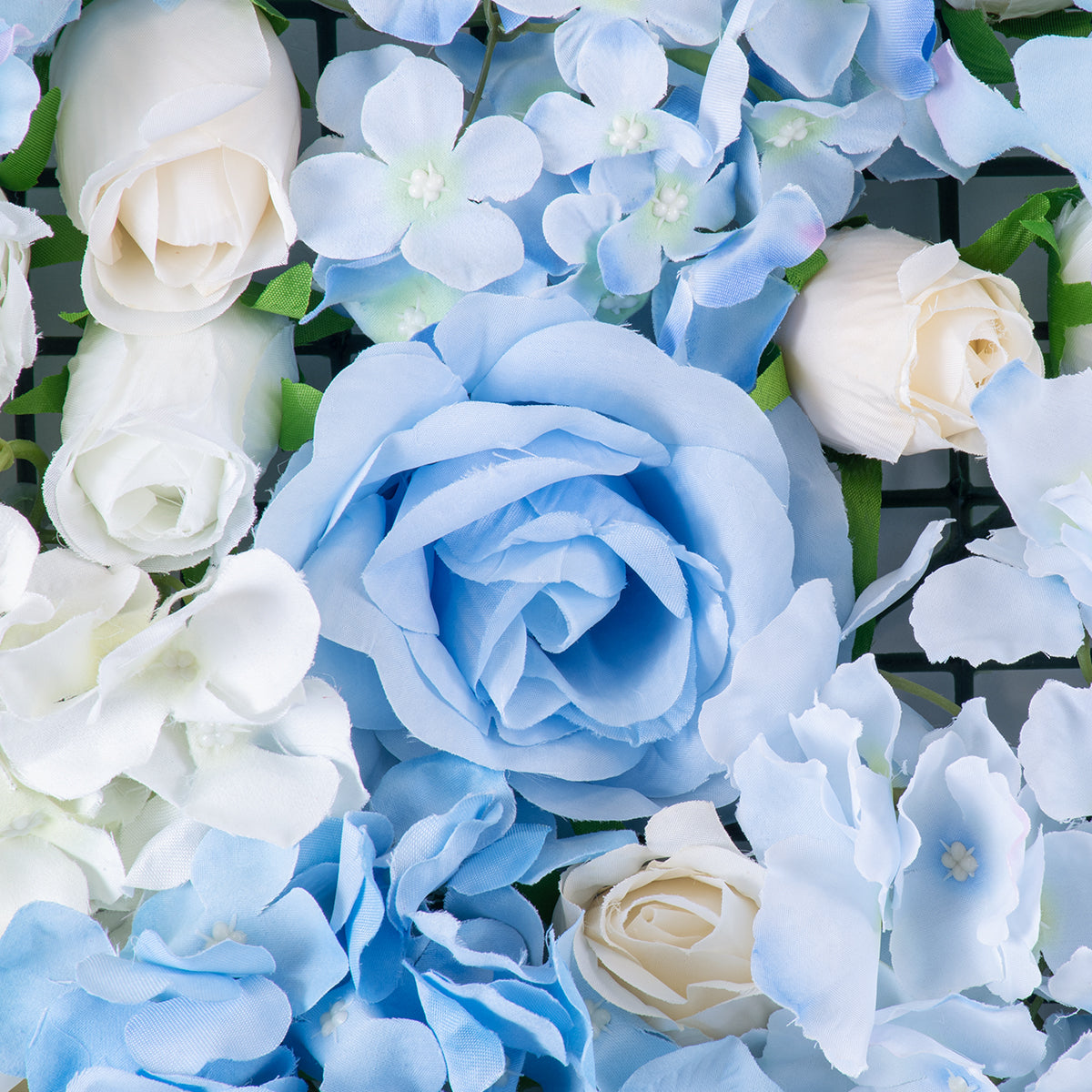 GloboStar® Artificial Garden ROSES STORY 20353 Τεχνητό Διακοσμητικό Πάνελ Λουλουδιών - Κάθετος Κήπος σύνθεση Μπλε & Μπεζ Τριαντάφυλλα Μ40 x Π60 x Υ10cm - ledmania.gr