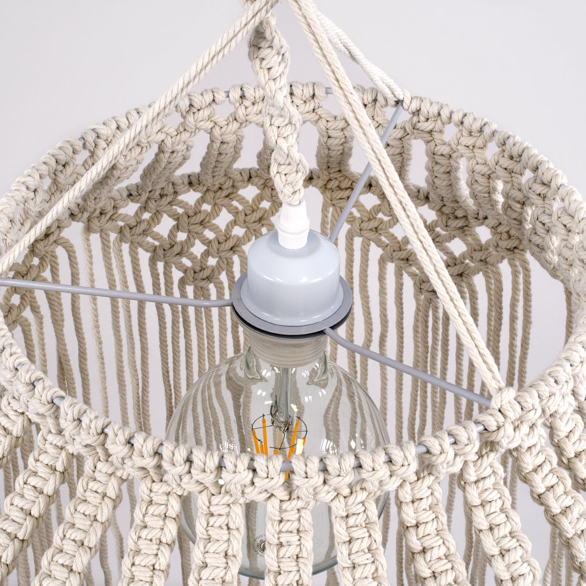 GloboStar® ALGERIA 36202 Boho - Μακραμέ - Macrame Κρεμαστό Φωτιστικό Οροφής Μονόφωτο 1 x E27 Πλεκτό Χειροποίητο Μπεζ Υφασμάτινο με Σχοινί D40 x H50cm - ledmania.gr