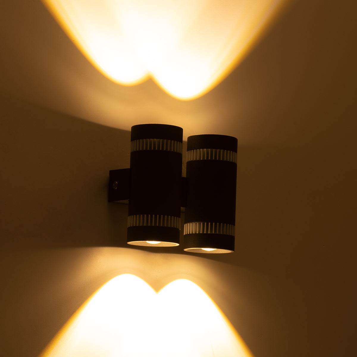 GloboStar® CANNONAL 60580 Φωτιστικό Τοίχου - Απλίκα Αρχιτεκτονικού Φωτισμού Εσωτερικού Χώρου Up & Down LED 20W 2300lm 30° AC 220-240V IP20 Μ12 x Π6.5 x Υ11cm - Θερμό Λευκό 2700K - Μαύρο με Λευκό - Bridgelux Chip - 3 Χρόνια Εγγύηση - ledmania.gr