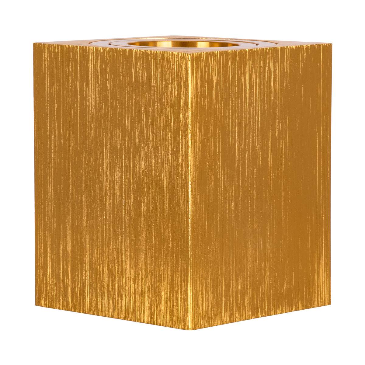 GloboStar® AKIRA 60624 Επιφανειακό Κινούμενο Τετράγωνο Φωτιστικό Σποτ Αλουμινίου με Ντουί GU10 AC 220-240V IP44 Μ8 x Π8 x Υ10cm - Χρυσό Βούρτσας - 5 Years Warranty - ledmania.gr