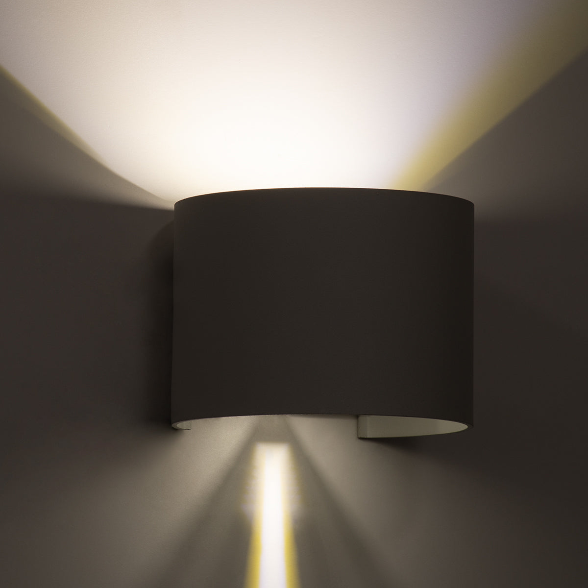 GloboStar® AXIS-R 60638 Φωτιστικό Τοίχου - Απλίκα Αρχιτεκτονικού Φωτισμού Εσωτερικού/Εξωτερικού Χώρου Up & Down LED 10W 1200lm 10 έως 60° AC 220-240V Αδιάβροχο IP65 Μ10 x Π10 x Υ10cm - Φυσικό Λευκό 4500K - Λευκό - Bridgelux Chip - 3 Years Warranty - ledmania.gr