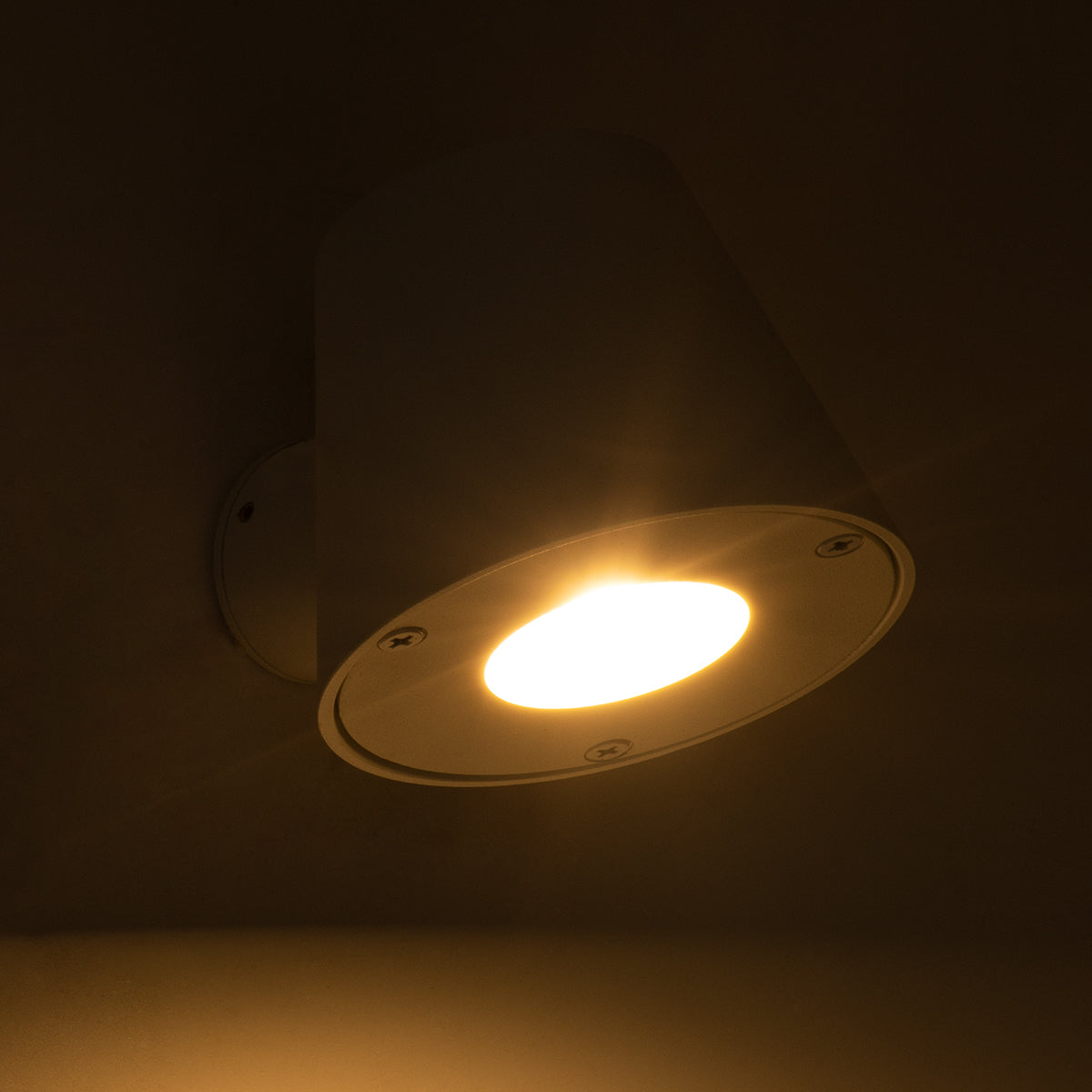 GloboStar® GARDENIA 60793 Φωτιστικό Τοίχου - Απλίκα Αρχιτεκτονικού Φωτισμού Εσωτερικού/Εξωτερικού Χώρου Up or Down Μονόφωτο 1 x GU10 AC220-240V Αδιάβροχο IP65 - Σώμα Αλουμινίου & Tempered Glass - Μ9.5 x Π13 x Υ7.7cm - Λευκό - 5 Years Warranty - ledmania.gr