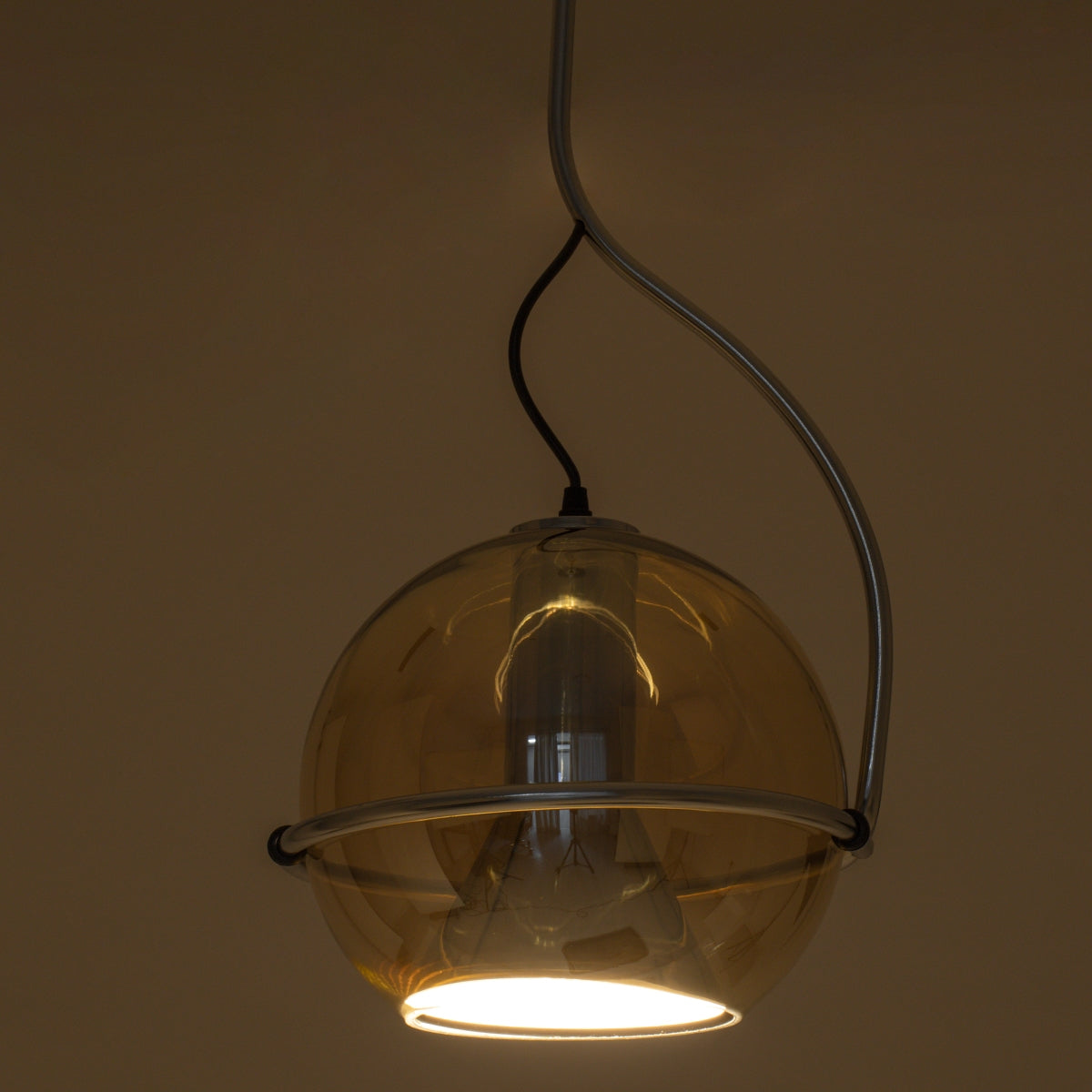 GloboStar® GLASSO 60927 Μοντέρνο Κρεμαστό Φωτιστικό Οροφής Μονόφωτο 1 x E27 Φιμέ Καθρεπτιζέ Χρυσό Μελί Γυάλινη Μπάλα με Μεταλλικό Επιχρωμιωμένο Σώμα Φ27 x Υ52cm - ledmania.gr