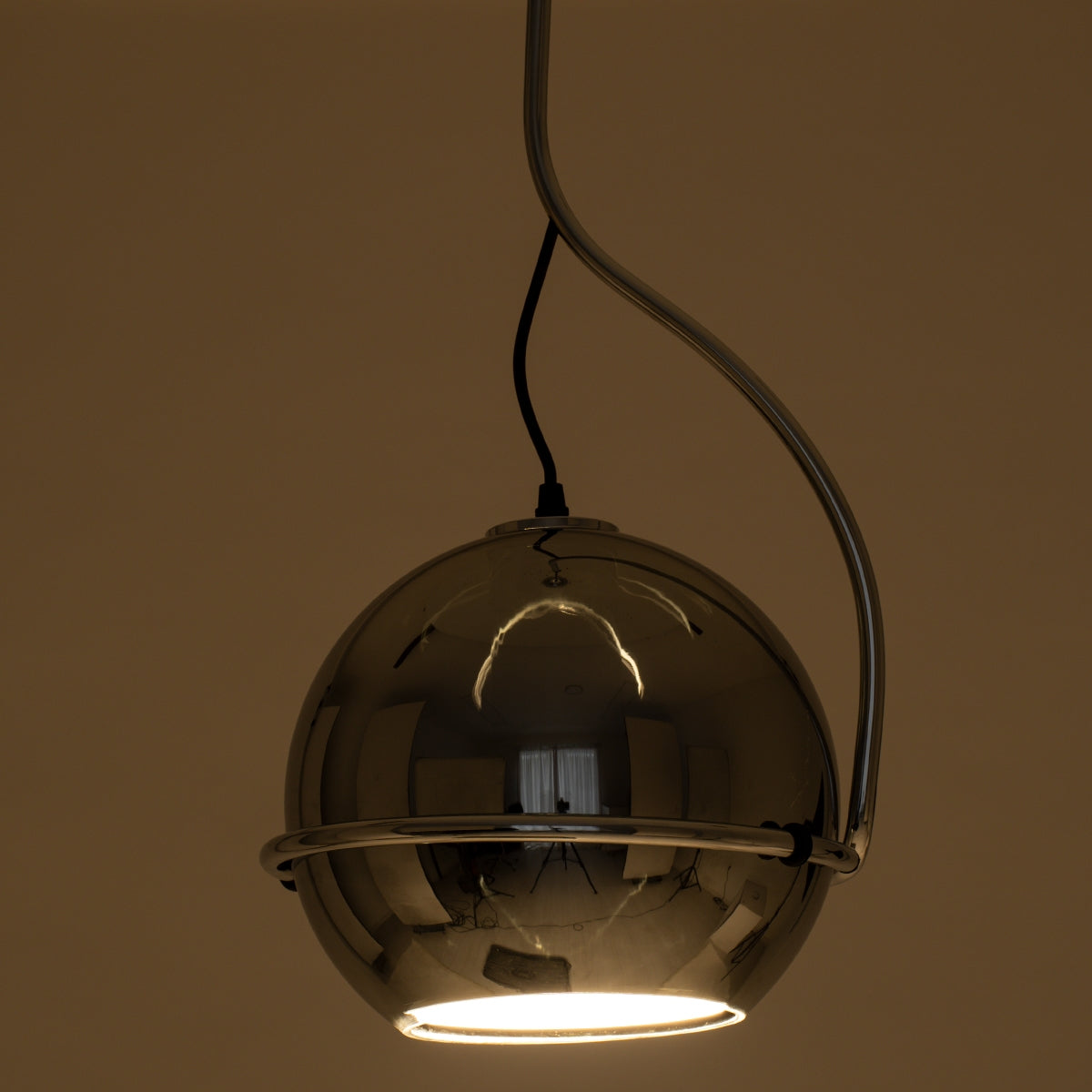 GloboStar® GLASSO 60928 Μοντέρνο Κρεμαστό Φωτιστικό Οροφής Μονόφωτο 1 x E27 Φιμέ Καθρεπτιζέ Νίκελ Γυάλινη Μπάλα με Μεταλλικό Επιχρωμιωμένο Σώμα Φ27 x Υ52cm - ledmania.gr