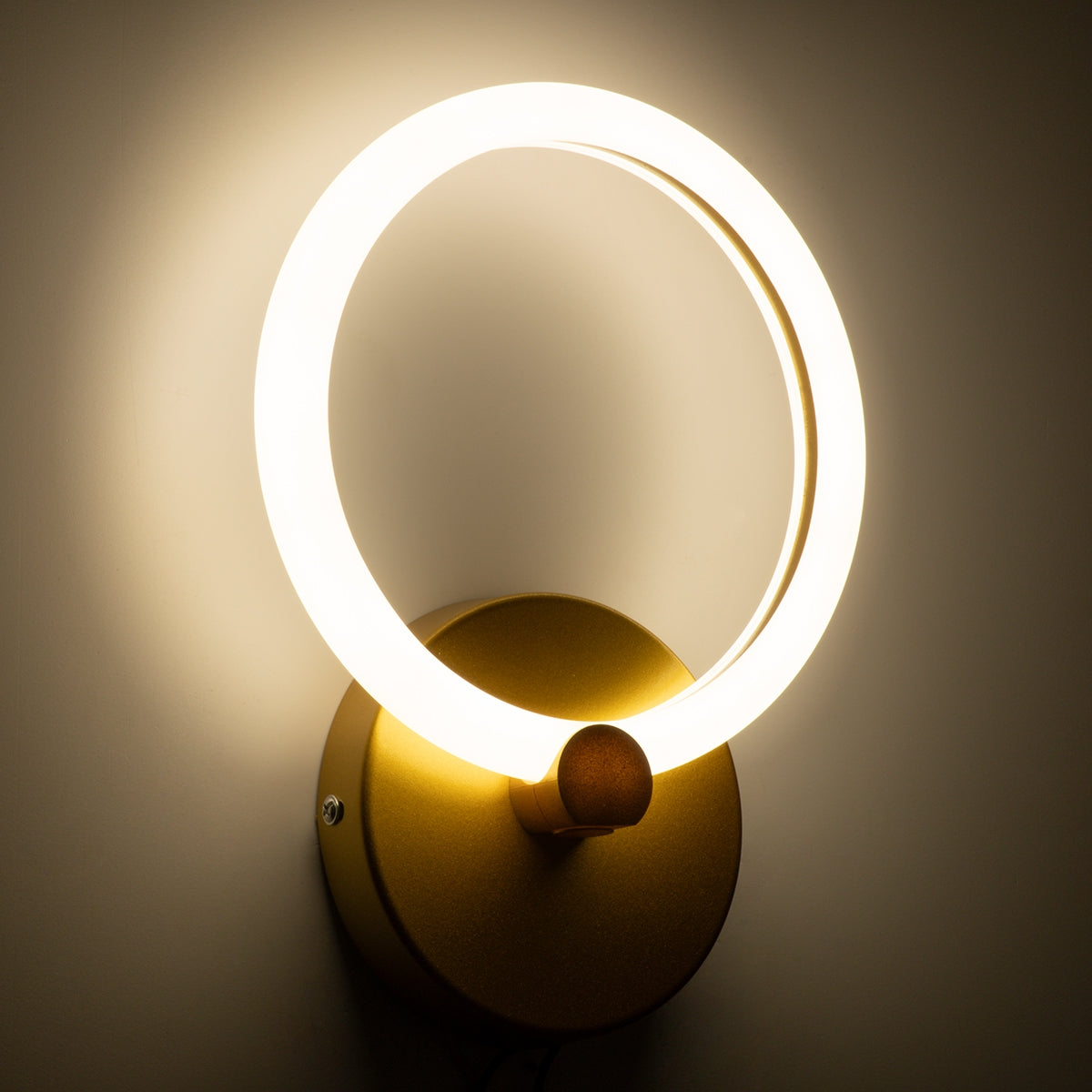 GloboStar® MATILDA 61340 Φωτιστικό Τοίχου - Απλίκα Design LED CCT 8W 960lm 360° AC 220-240V - Εναλλαγή Φωτισμού μέσω Διακόπτη On/Off All In One Ψυχρό 6000k+Φυσικό 4500k+Θερμό 2700k Μ20 x Π5 x Υ25.5cm - Χρυσό - ledmania.gr