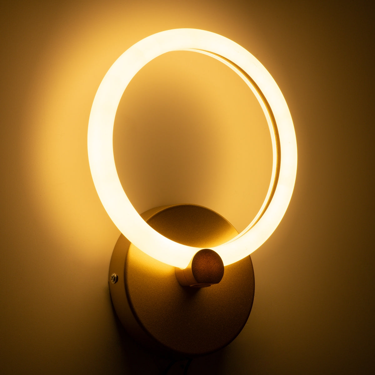 GloboStar® MATILDA 61340 Φωτιστικό Τοίχου - Απλίκα Design LED CCT 8W 960lm 360° AC 220-240V - Εναλλαγή Φωτισμού μέσω Διακόπτη On/Off All In One Ψυχρό 6000k+Φυσικό 4500k+Θερμό 2700k Μ20 x Π5 x Υ25.5cm - Χρυσό - ledmania.gr