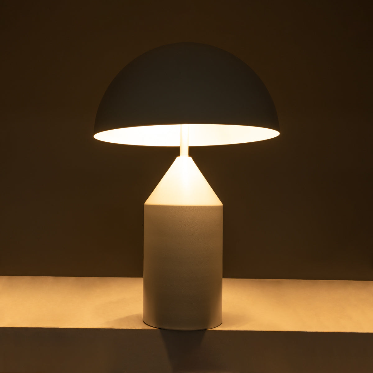 GloboStar® URANUS-M 61454 Μοντέρνο Επιτραπέζιο Φωτιστικό Πορτατίφ Δίφωτο 2 x E27 AC220-240V IP20 - Φ35 x Υ54cm - Λευκό Μεταλλικό Καμπάνα με Διακόπτη On/Off - 5 Years Warranty - ledmania.gr