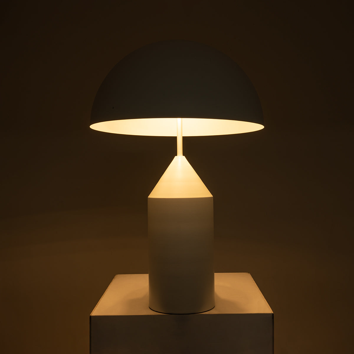 GloboStar® URANUS-L 61458 Μοντέρνο Επιτραπέζιο Φωτιστικό Πορτατίφ Δίφωτο 2 x E27 AC220-240V IP20 - Φ50 x Υ77cm - Λευκό Μεταλλικό Καμπάνα με Διακόπτη On/Off - 5 Years Warranty - ledmania.gr
