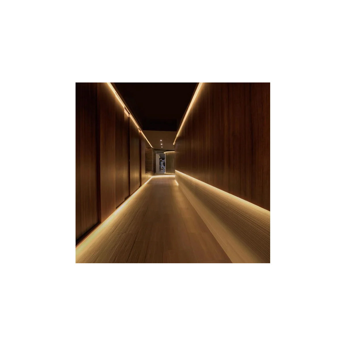 GloboStar® SKIRTINGBOARD-PROFILE 70850-3M Προφίλ Αλουμινίου - Βάση & Ψύκτρα Ταινίας LED με Λευκό Γαλακτερό Κάλυμμα - Επιφανειακή Χρήση για Περβάζι - Πατητό Κάλυμμα - Ασημί - 3 Μέτρα - Μ300 x Π1.6 x Υ8cm - ledmania.gr