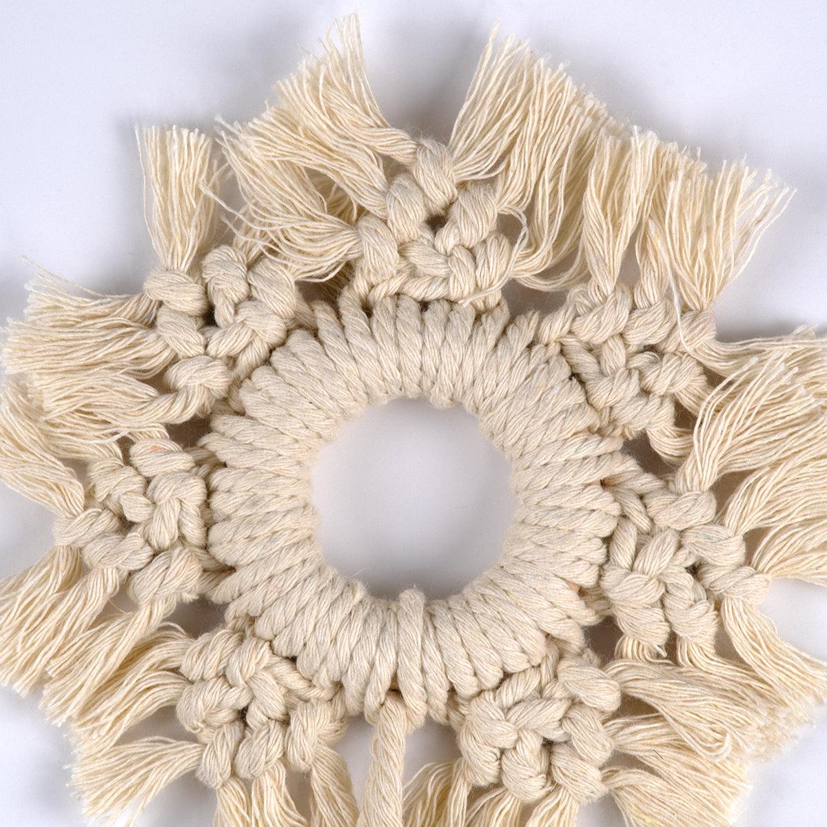 GloboStar® 35014 Διακοσμητικό Κρεμαστό Μακραμέ Κρίκος Χειροποίητο Μπεζ Φ13cm - ledmania.gr